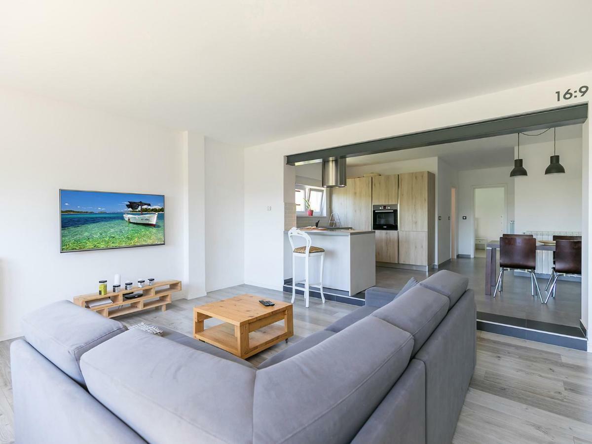 Oliver Art Apartment Πόρετς Εξωτερικό φωτογραφία